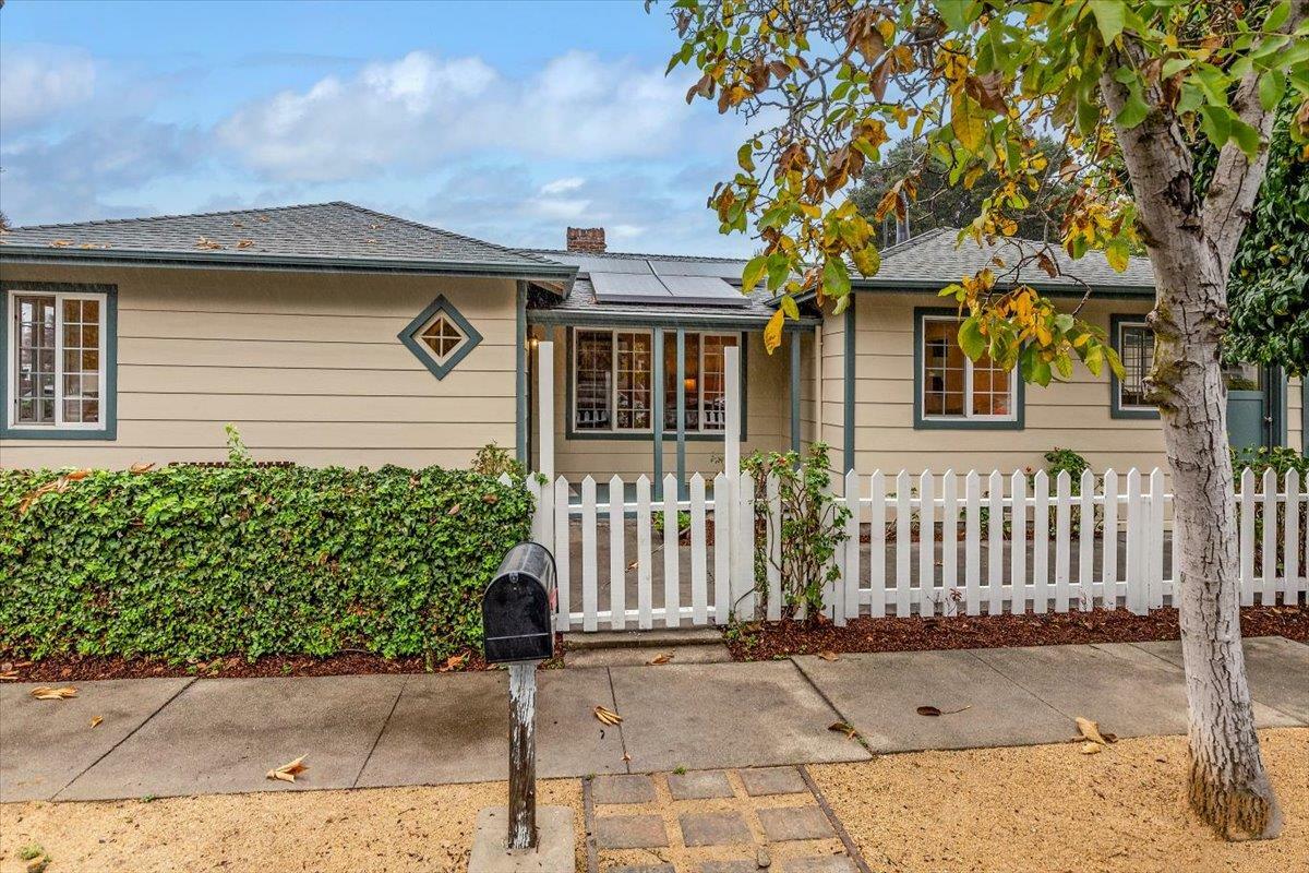 Property Photo:  3101 Waverly Avenue  CA 94063 