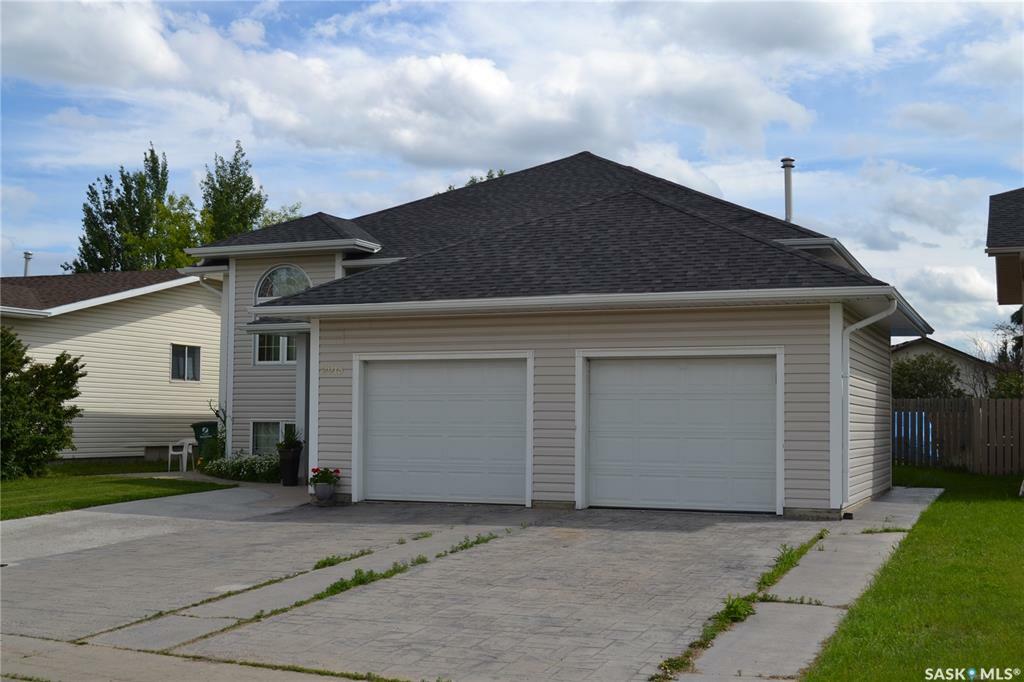 Property Photo:  2915 37th Street W  SK S7L 7H8 