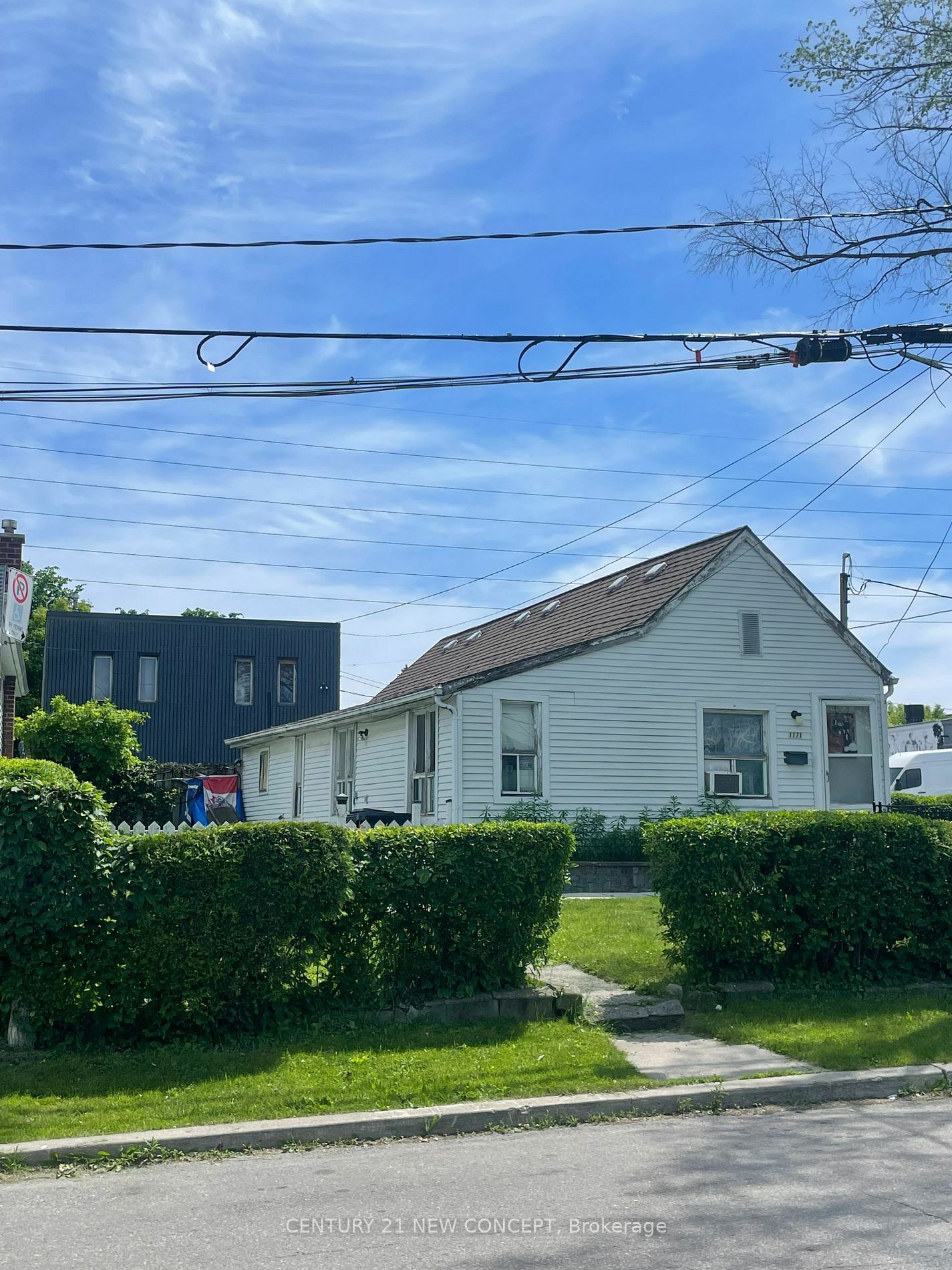 Photo de la propriété:  1171 Roselawn Ave  ON M6B 1C5 