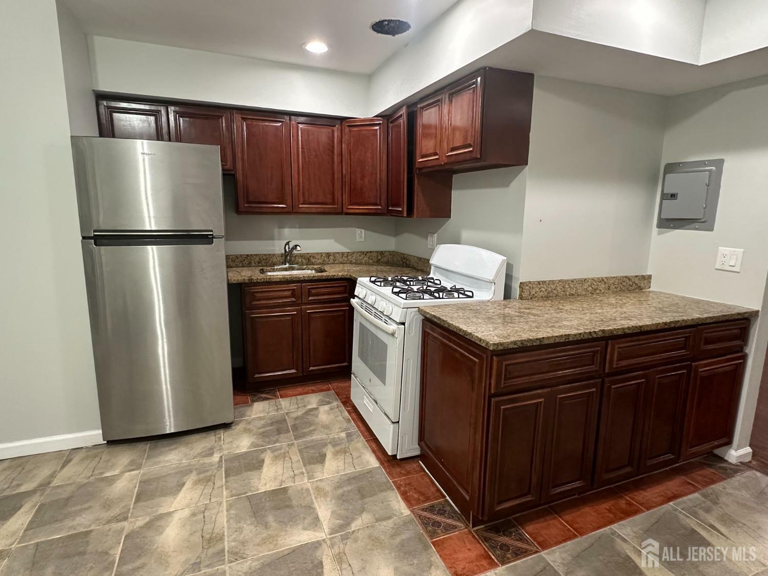 Property Photo:  32 Judson Street 13 A  NJ 08837 