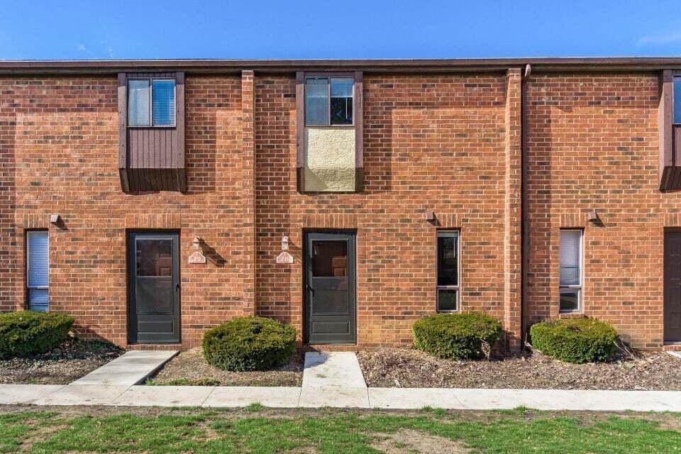 Property Photo: 28 King Arthur Boulevard OH 43081