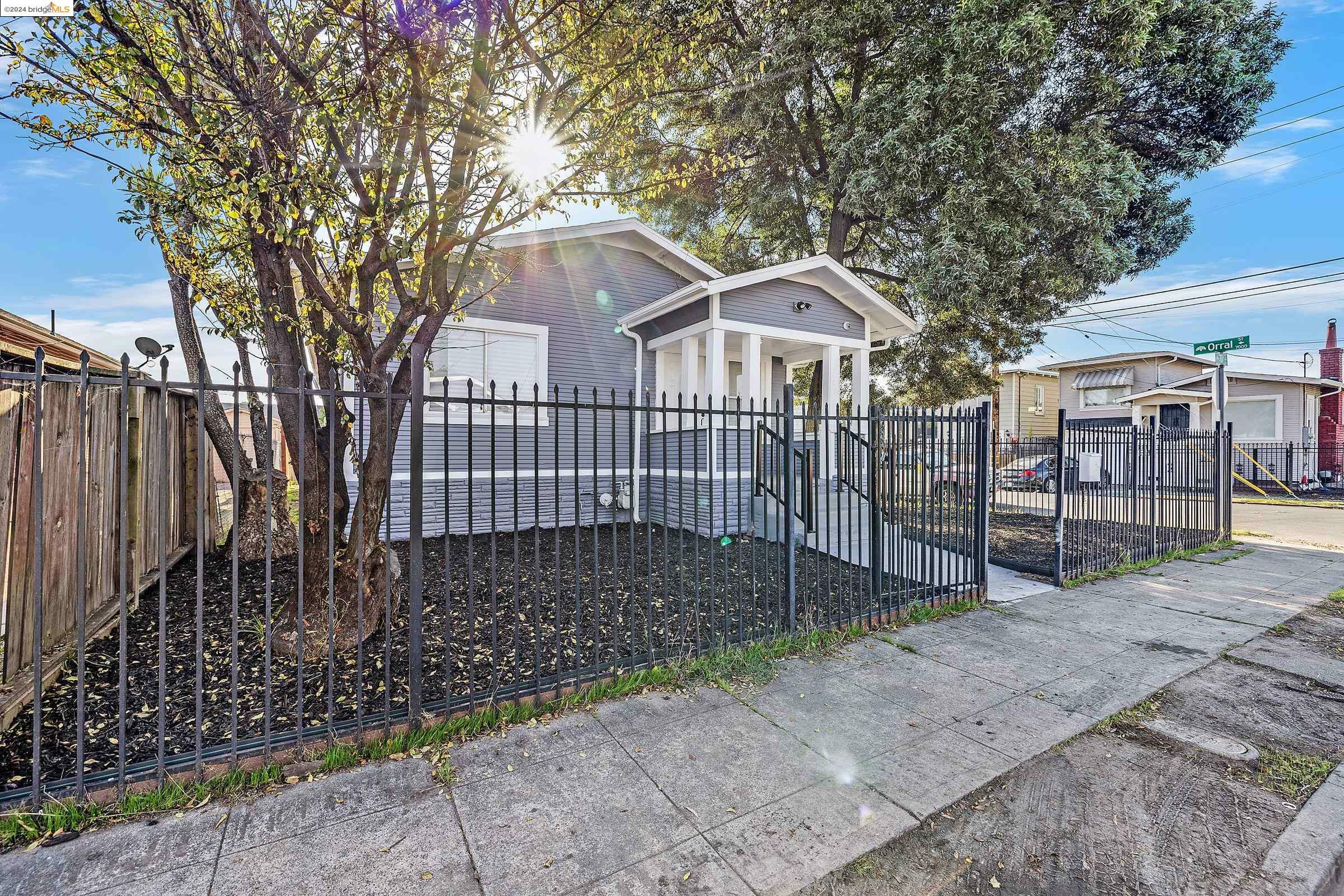 Property Photo:  1700 70th Ave  CA 94621 