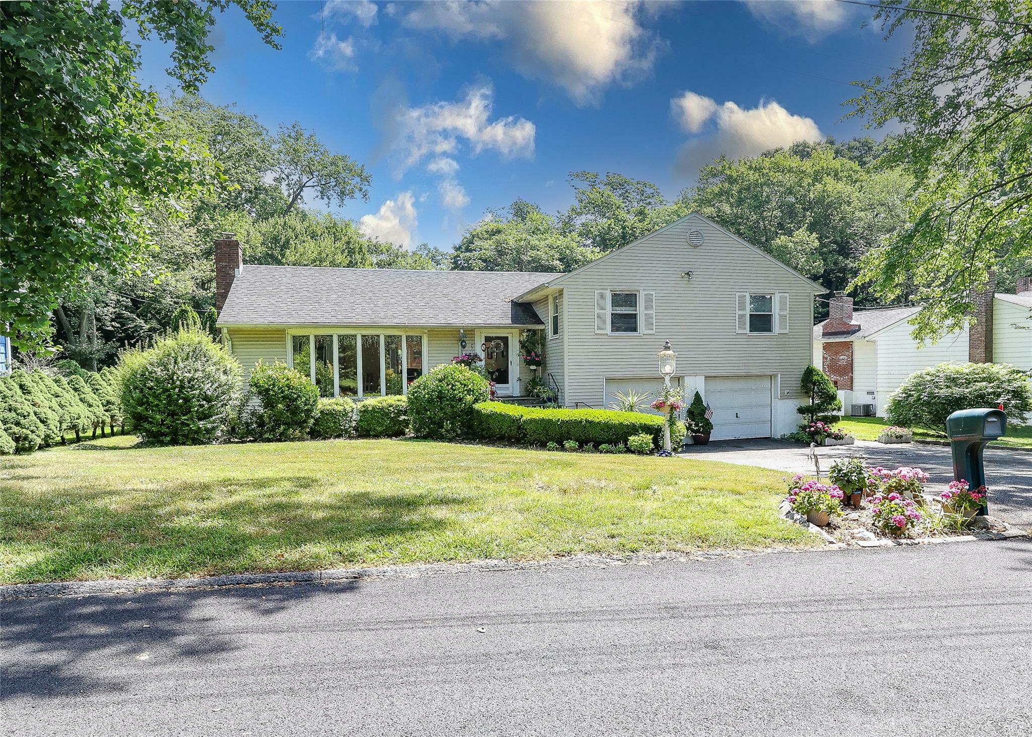 Property Photo:  199 Hanson Lane  NY 10804 