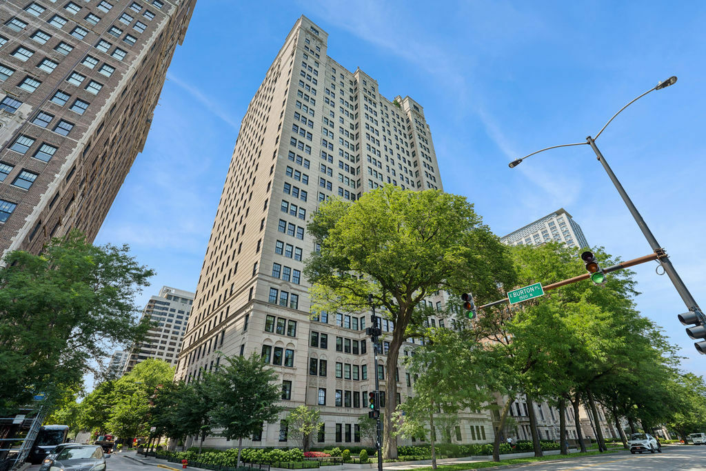 1500 N Lake Shore Drive 15-16B  Chicago IL 60610 photo