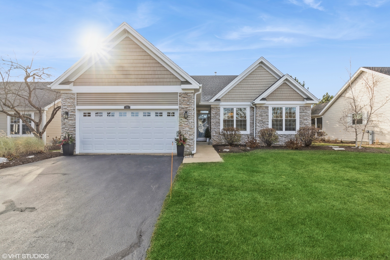 Property Photo:  715 Nashua Court  IL 60012 