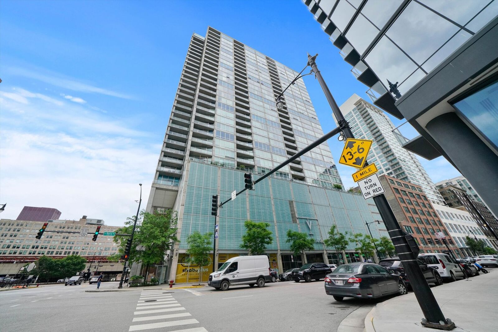 Property Photo: 611 S Wells Street 2005 IL 60607