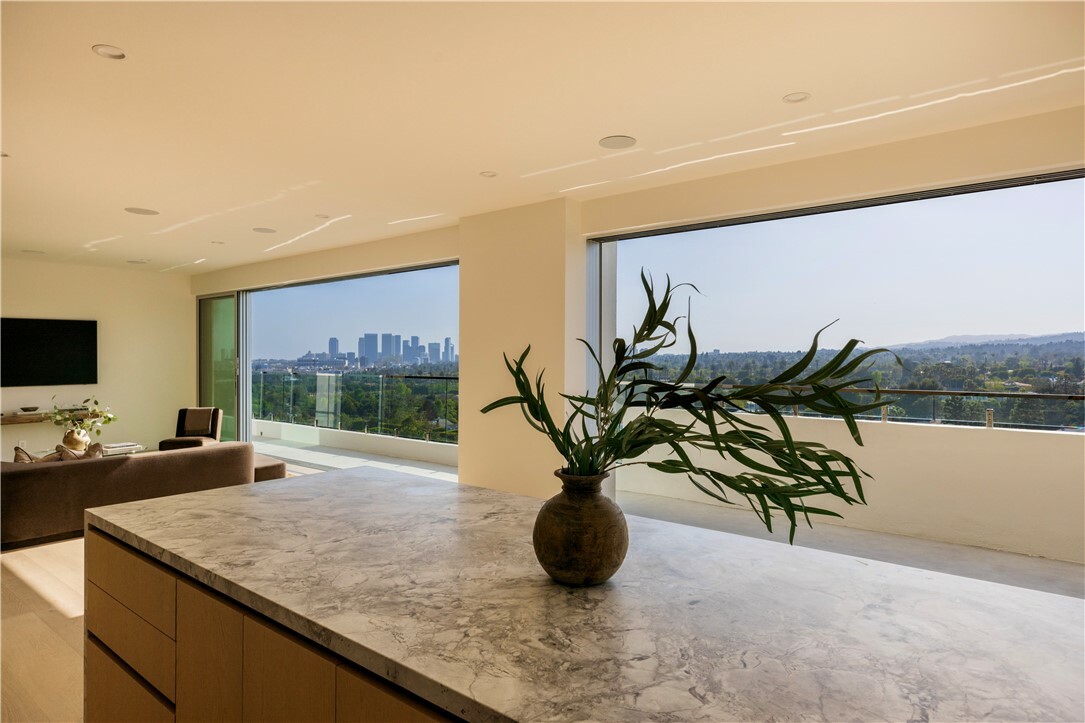 Property Photo:  838 N Doheny Drive Ph B  CA 90069 