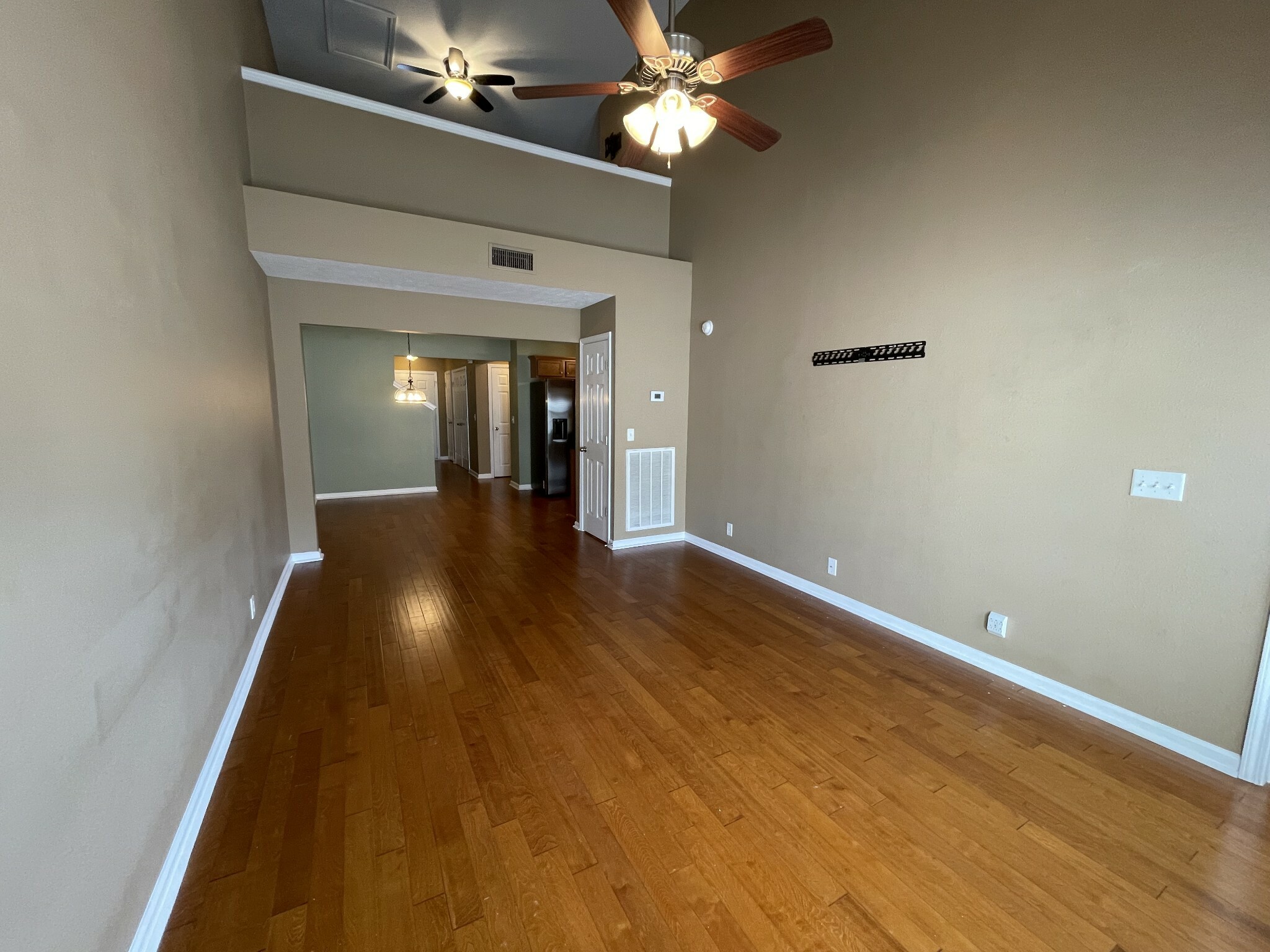 Property Photo:  913 Wolves Den Pl  TN 37128 