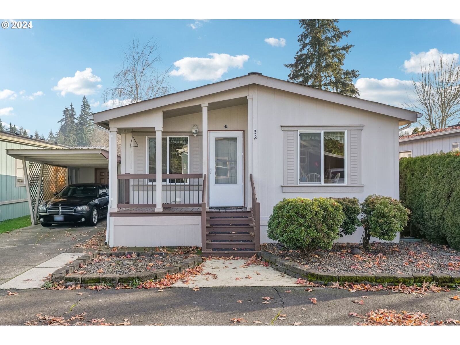 Property Photo:  1005 Ferry St 32  OR 97114 