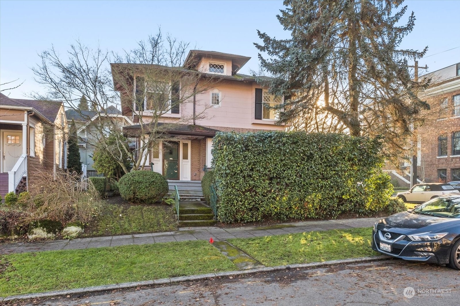 Property Photo: 323 W Garfield Street WA 98119