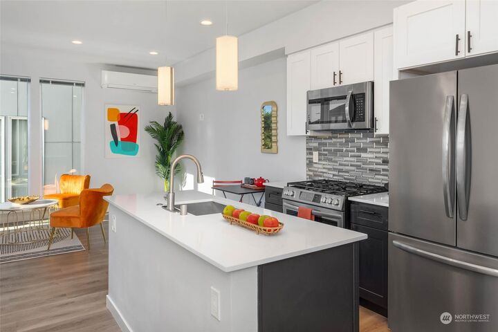 Property Photo:  9462  20th Avenue SW  WA 98106 