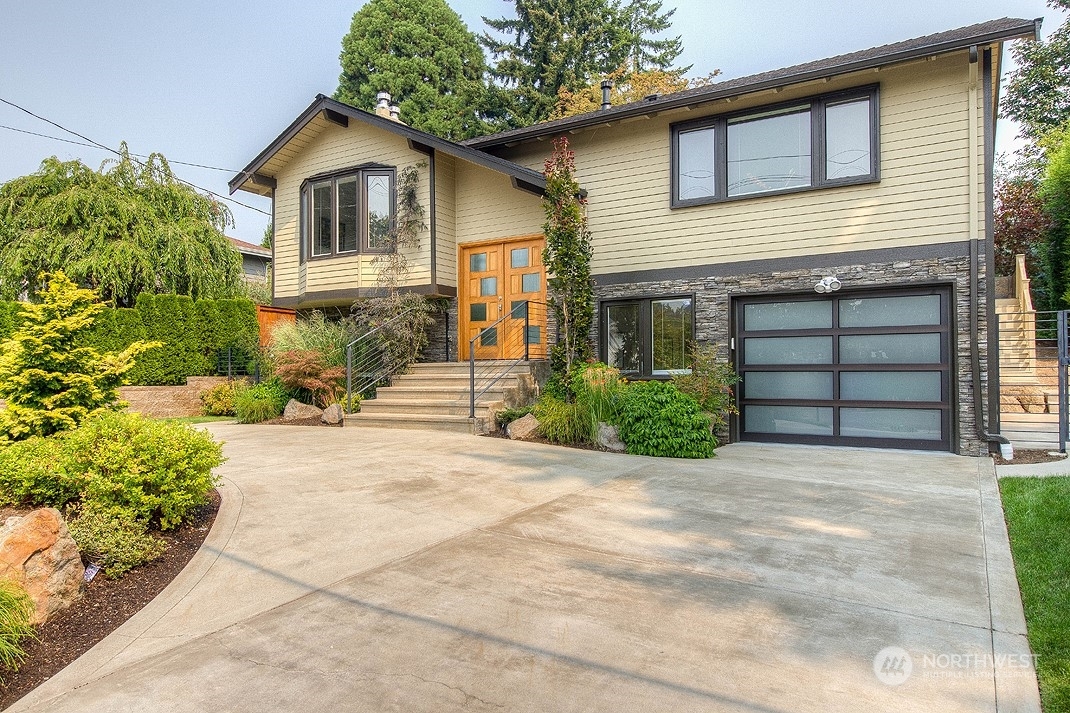 Property Photo:  912 6th Street  WA 98033 