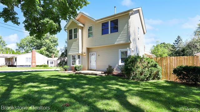 Property Photo:  3105 Saint Clair Drive  MI 48309 