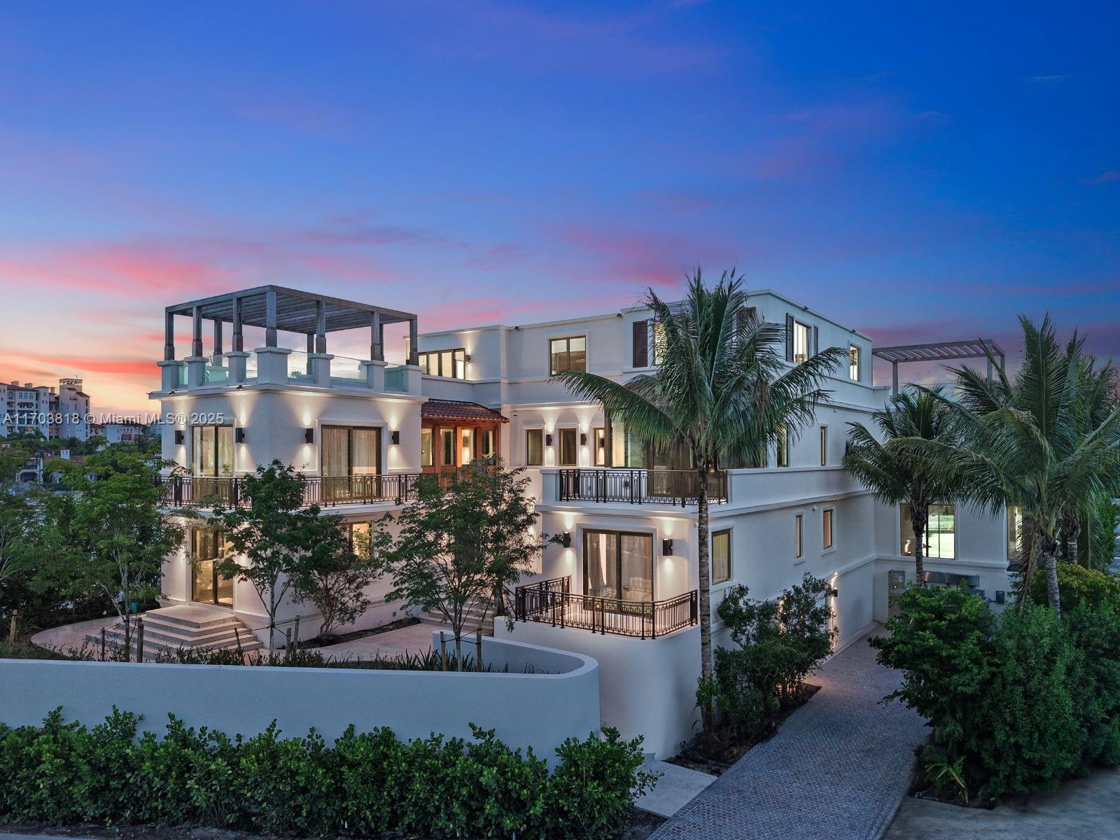 Property Photo: 1005 Links Dr FL 33109