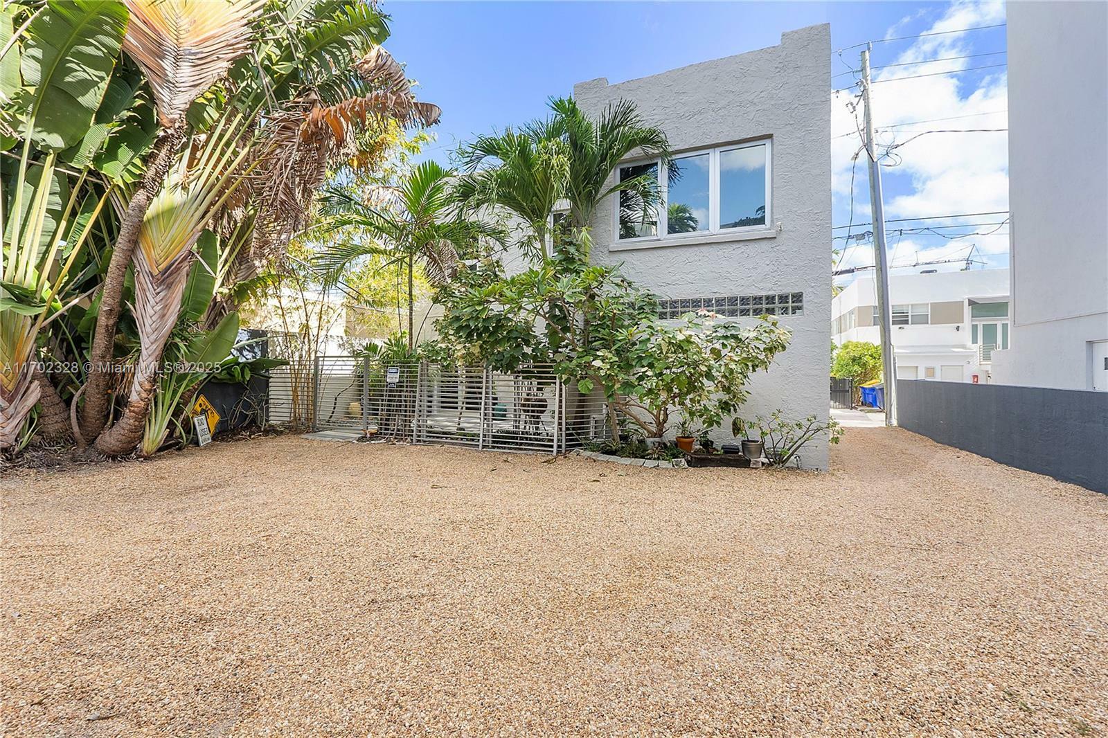 Property Photo: 305 Jefferson Ave 5 FL 33139