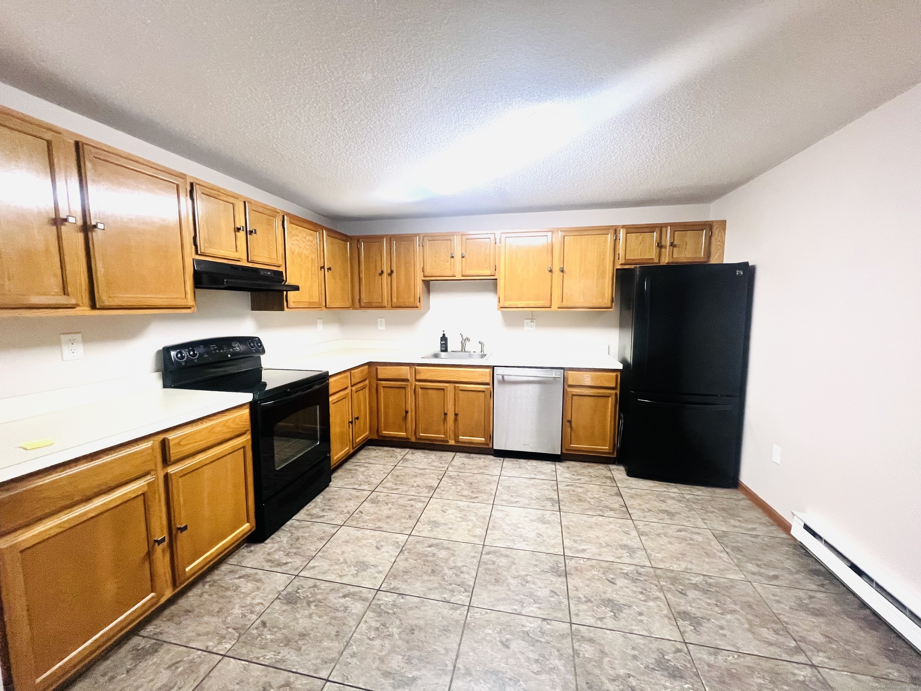 Property Photo:  1239 East Street Apt A2  CT 06053 