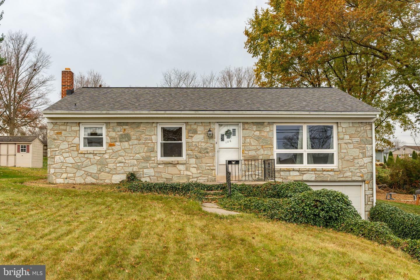 Property Photo:  106 E End Avenue  PA 17501 