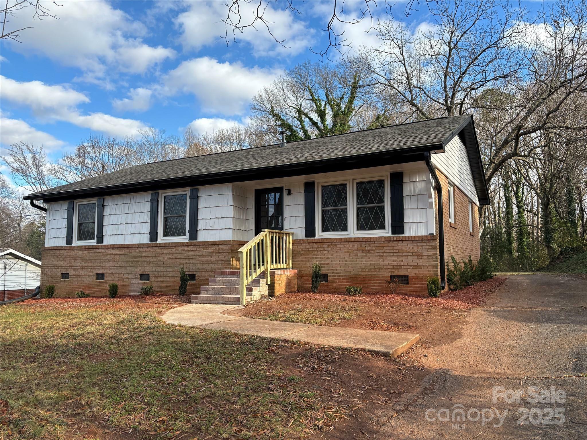 Property Photo:  1327 Marble Street  NC 28208 