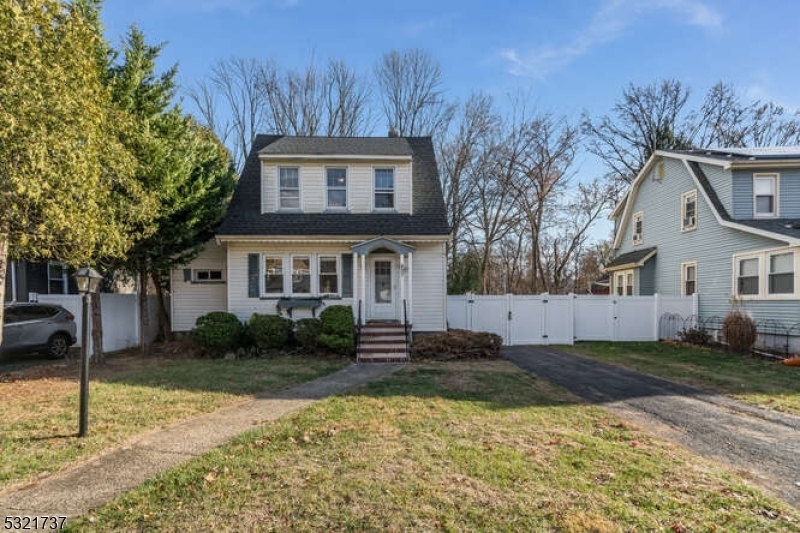 Property Photo:  617 Parkview Ave  NJ 07063 