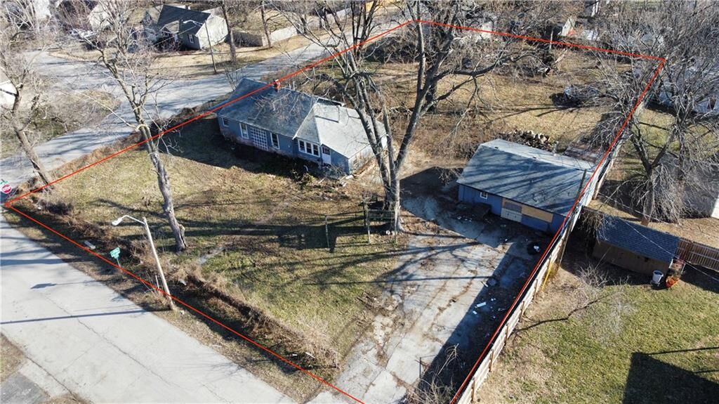 Property Photo: 9004 Oak Street MO 64114