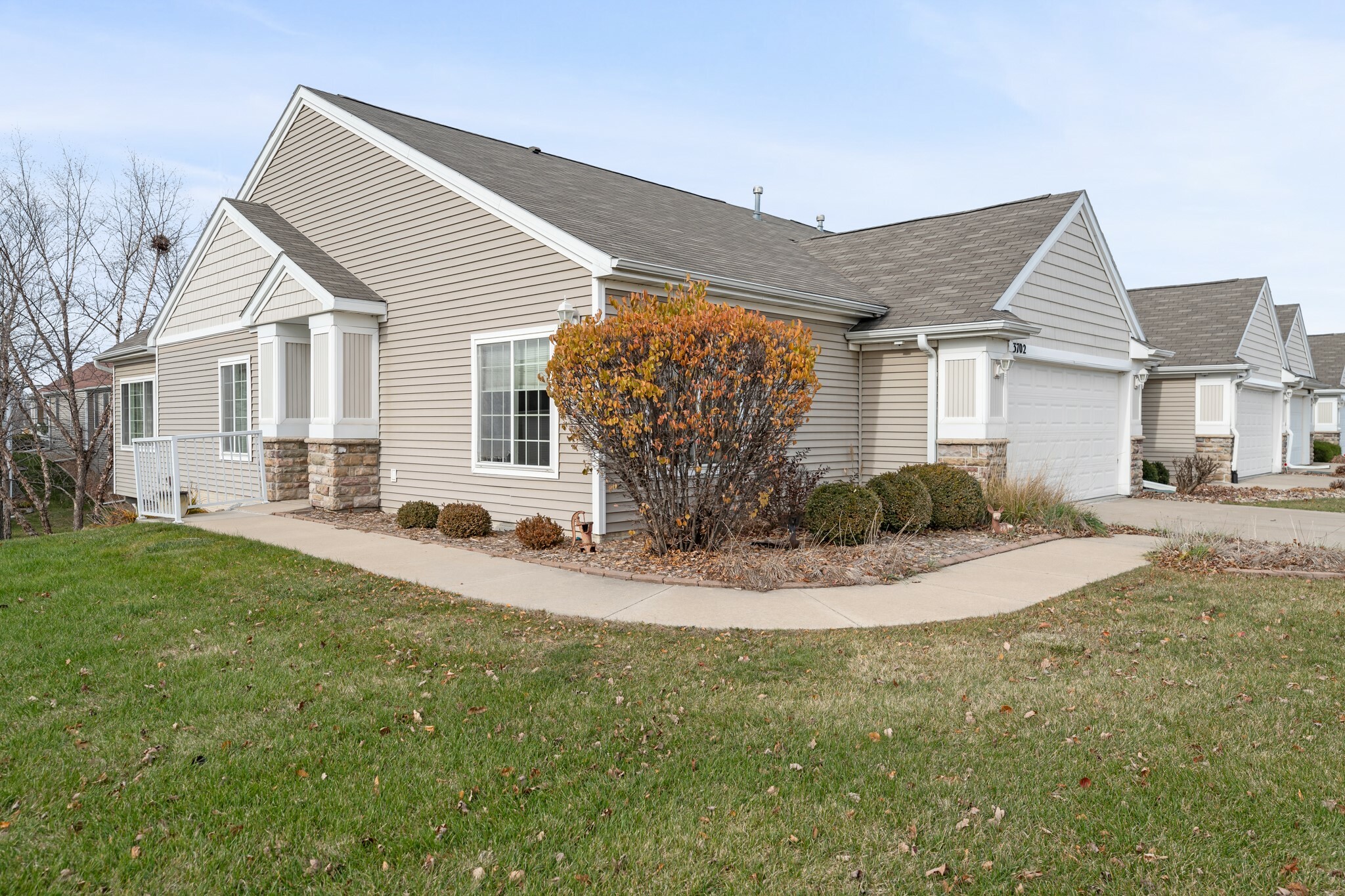 Property Photo: 3702 NE Sycamore Lane IA 50021