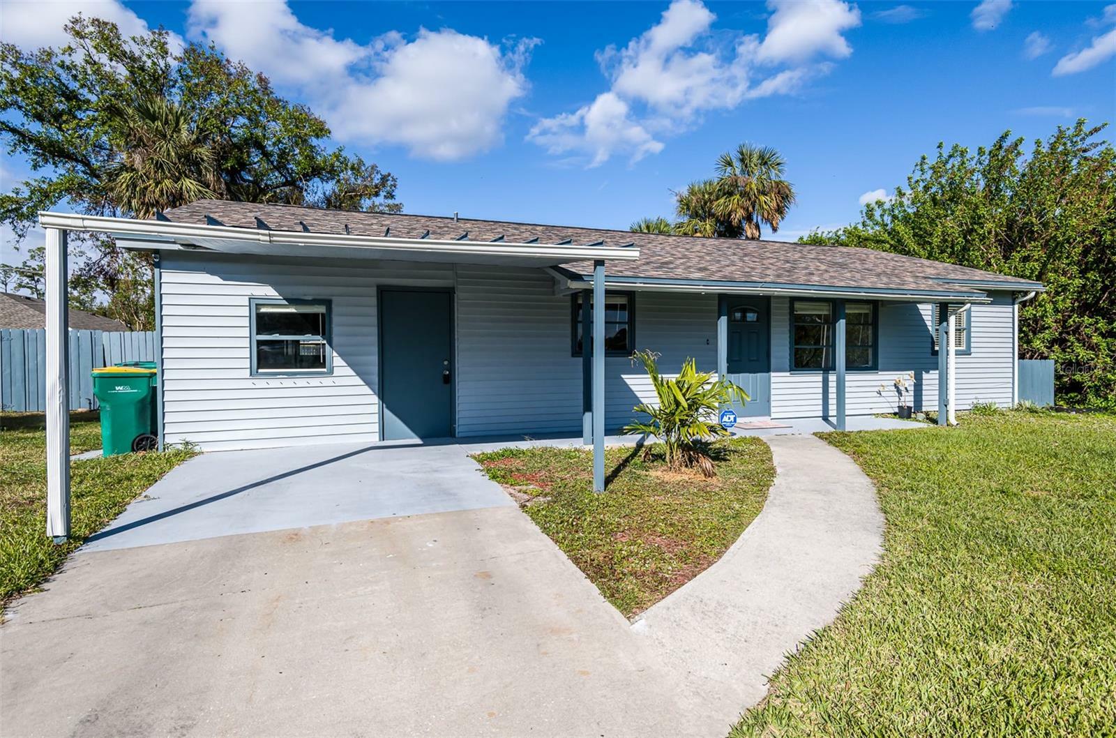 Property Photo:  20310 Lorenzo Avenue  FL 33952 