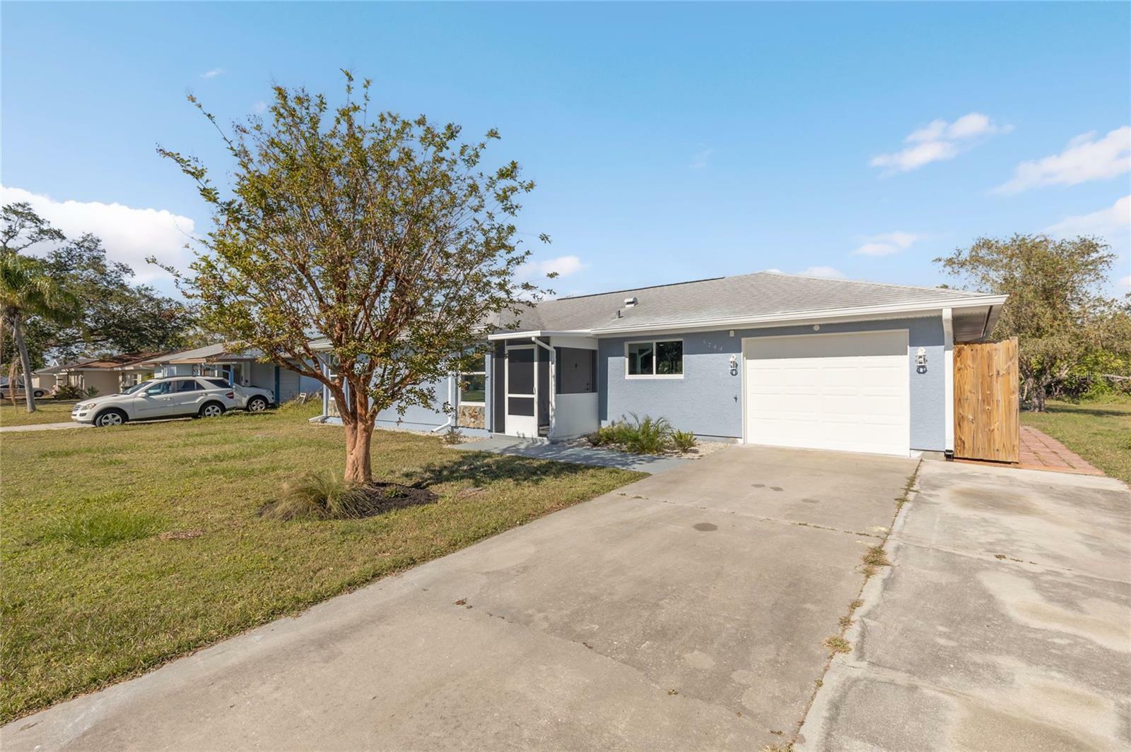 Property Photo:  5744 Kenwood Drive  FL 34287 