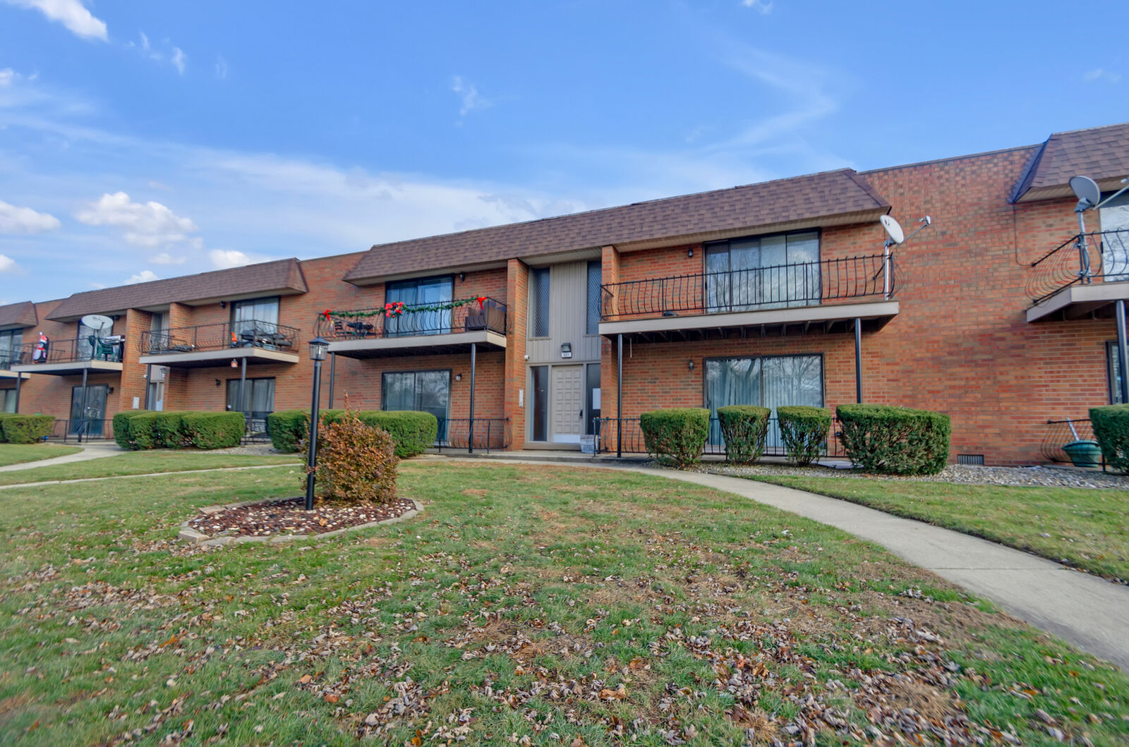 Property Photo:  627 N Carroll Parkway 106  IL 60425 