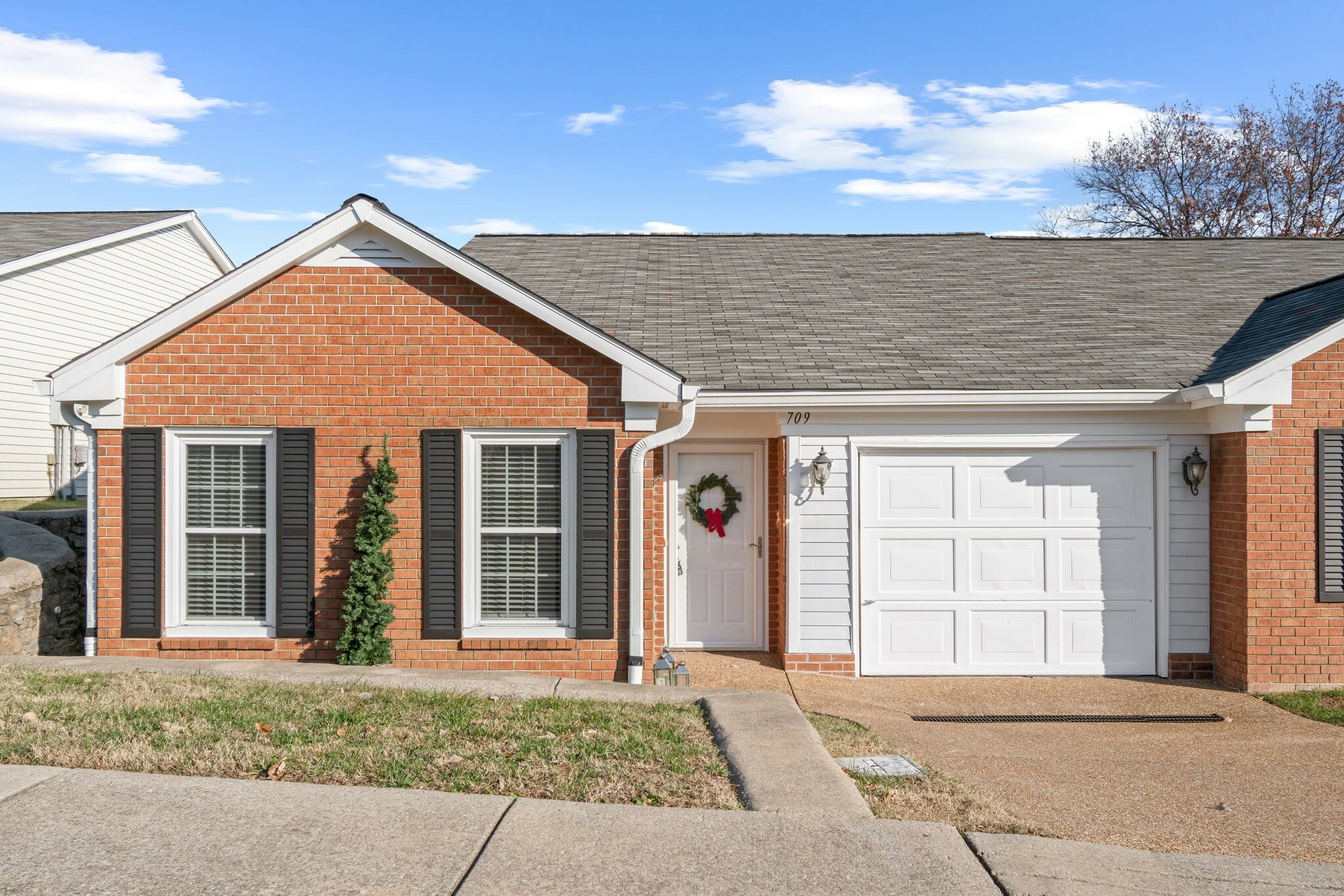 Property Photo:  709 Mount Carmel Pl  TN 37205 