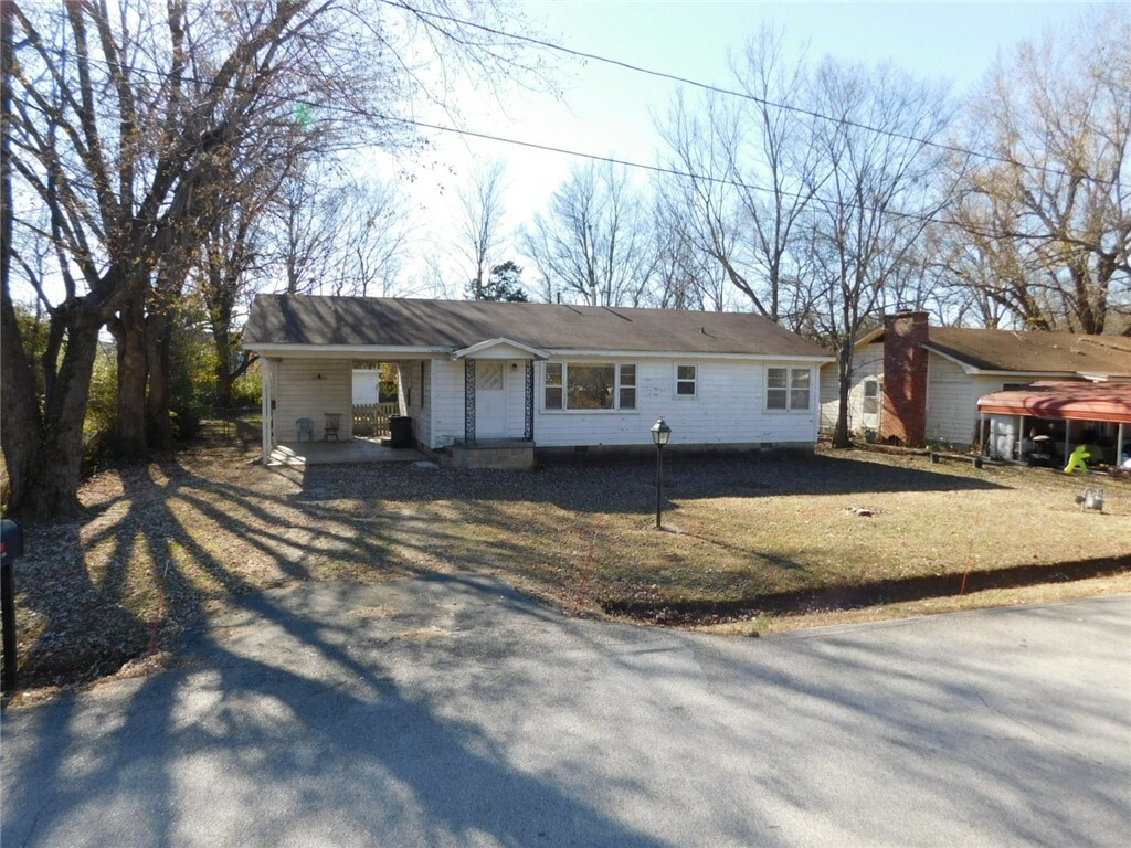 Property Photo:  6 W Montgomery Street  AR 72701 