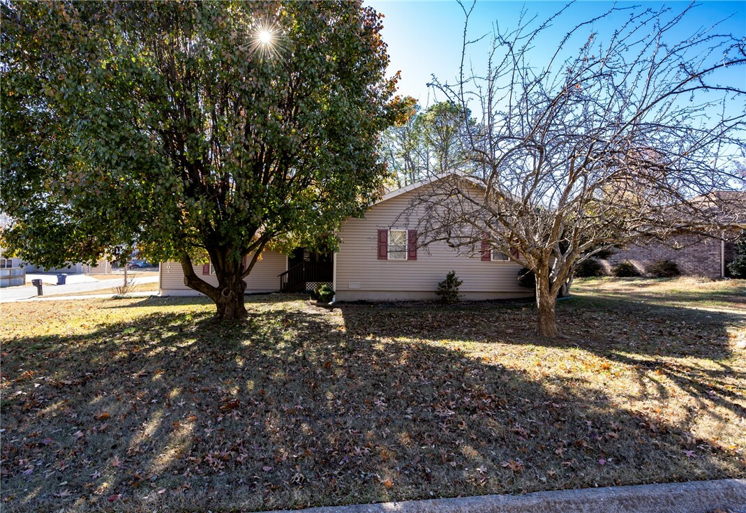 Property Photo:  2202 W Harvard Street  AR 72761 