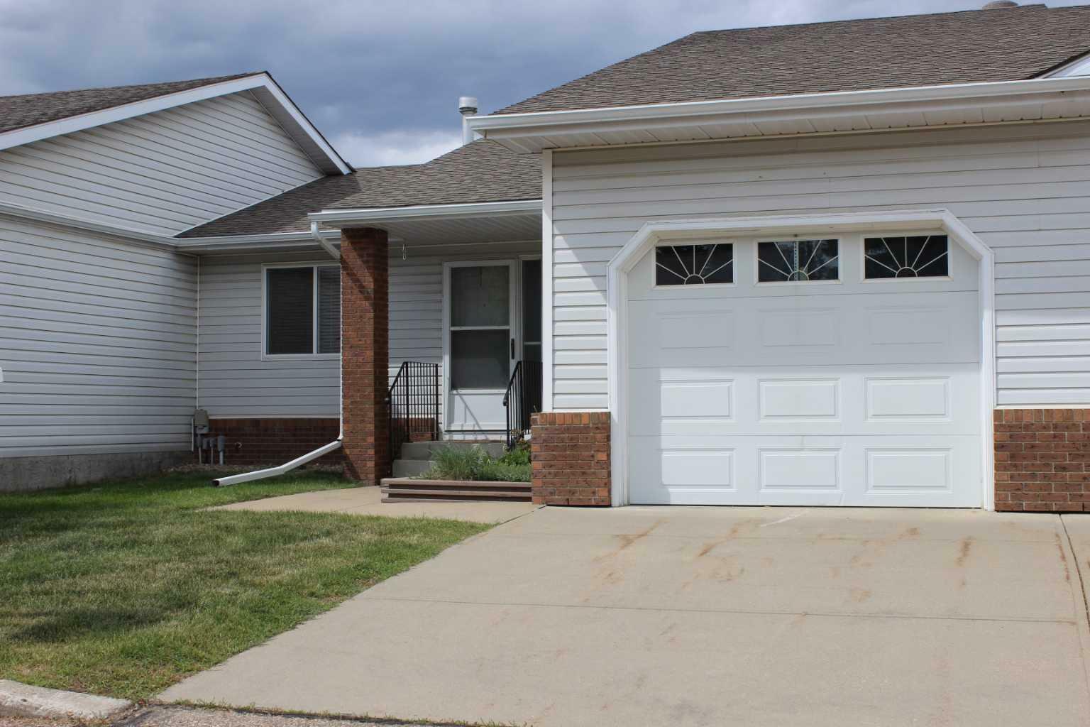 Property Photo:  2816 Botterill Crescent 72  AB T4R 2E5 