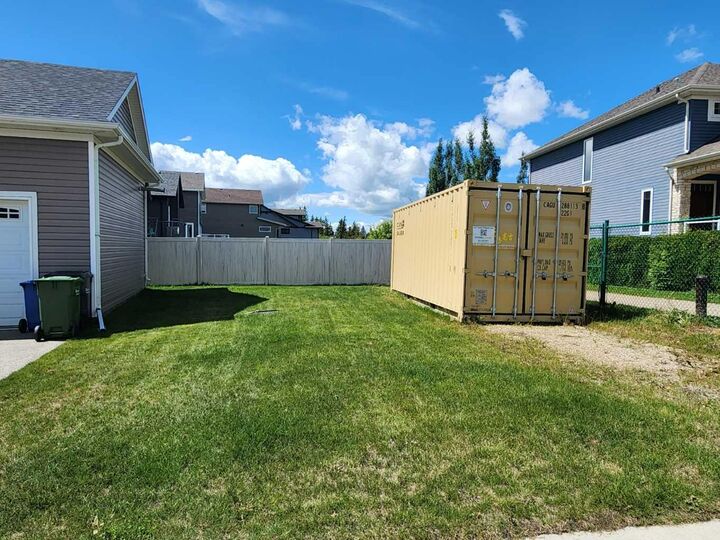 Property Photo:  2 Garrison Place  AB T4P 0P7 