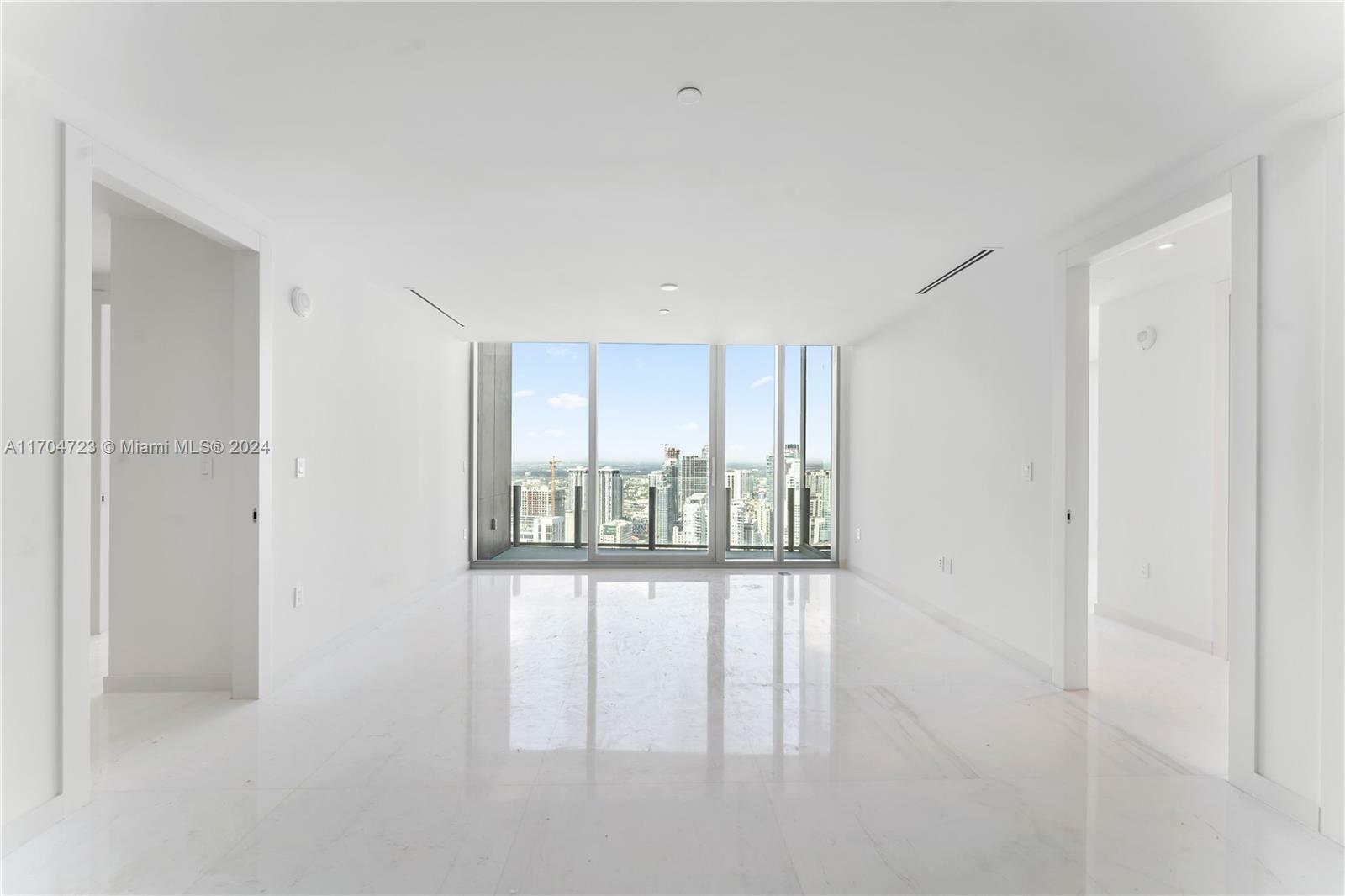 Property Photo:  300 Biscayne Blvd Way 5209  FL 33131 