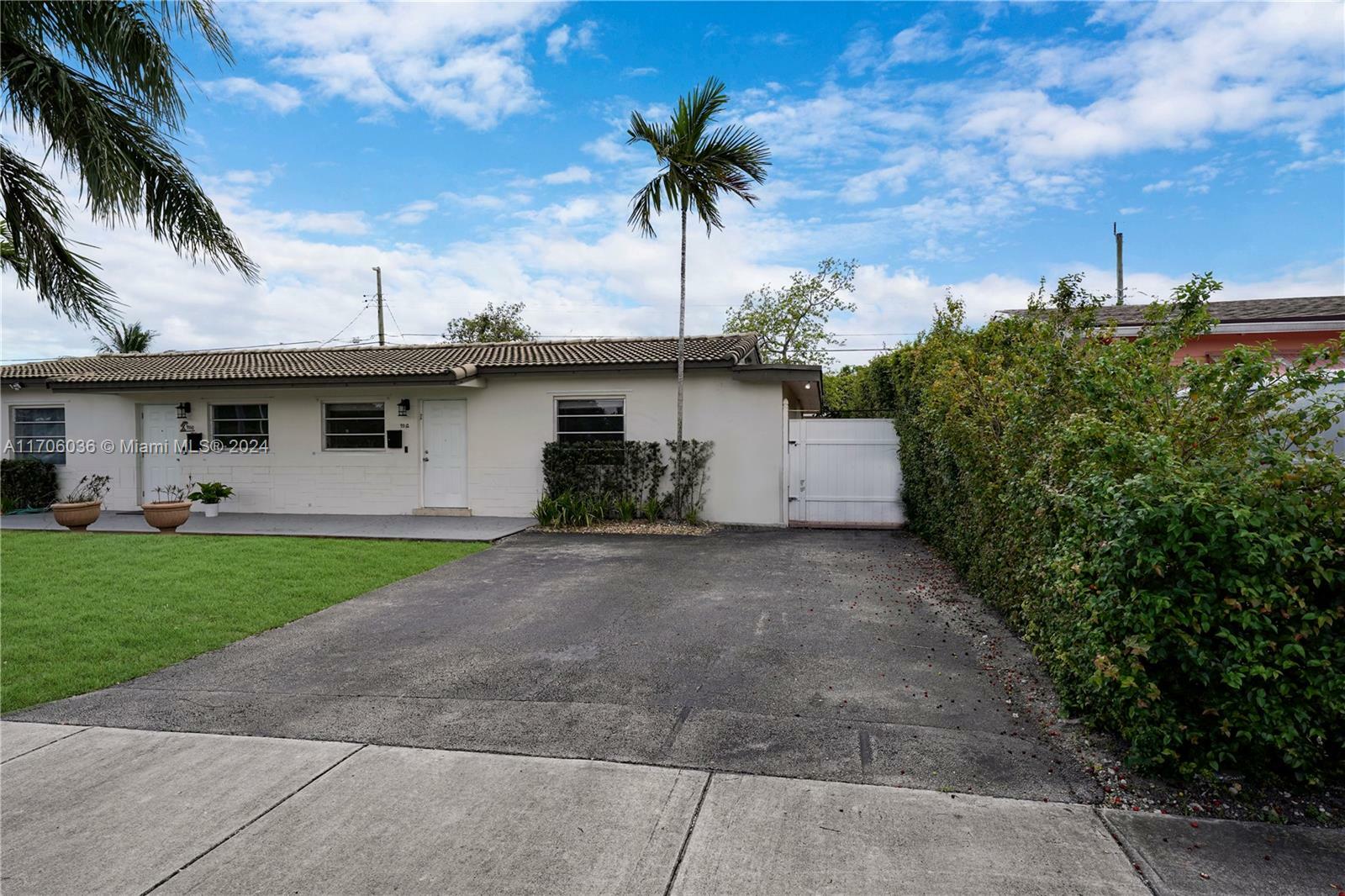 Property Photo: 9312 SW 40th Ter 9312 FL 33165