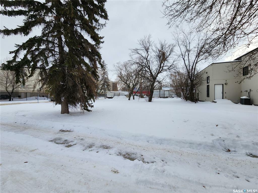 Property Photo:  205 25th Street W  SK S7L 0C3 