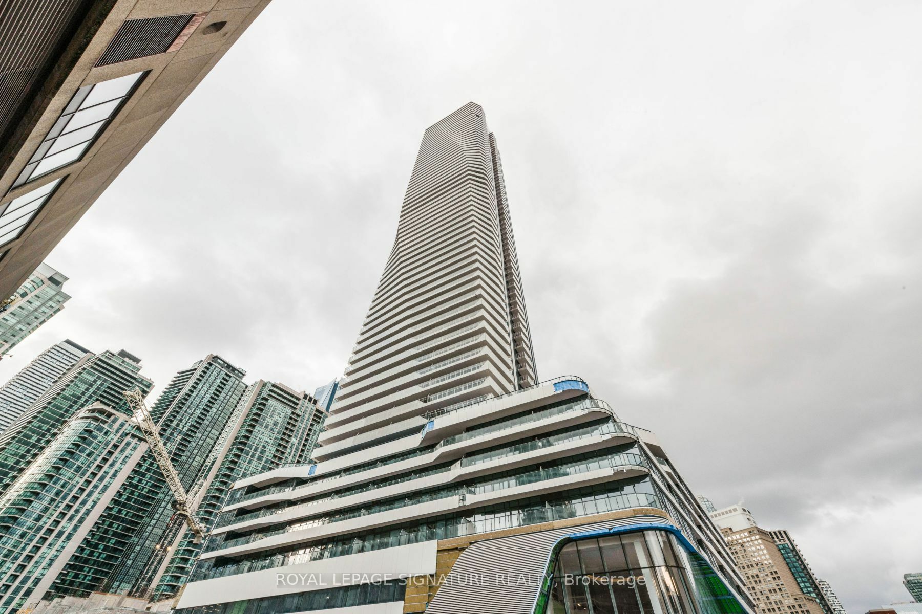 Property Photo:  28 Freeland St 5006  ON M5E 0E3 