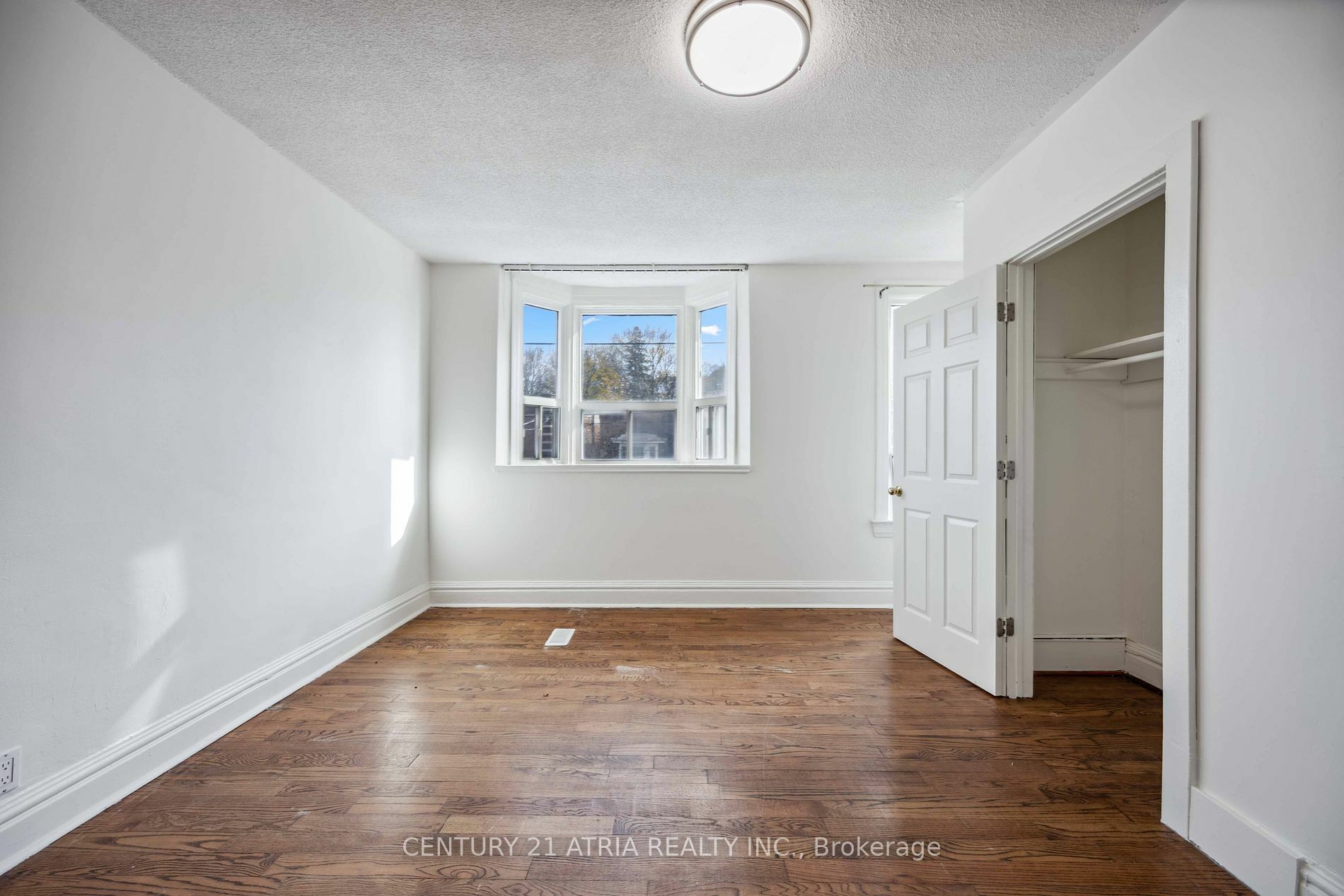 Property Photo:  1860 Gerrard St E  ON M4L 2B7 