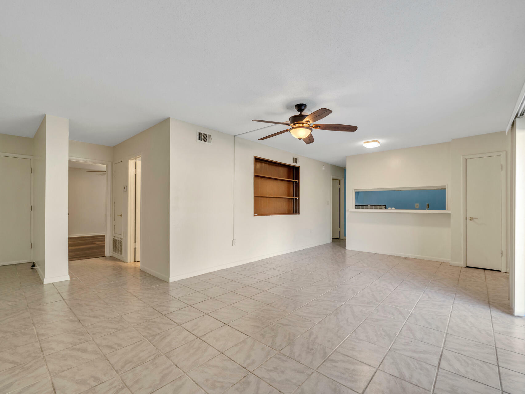 Property Photo:  405 NE Marshall Drive Unit 01  FL 32548 