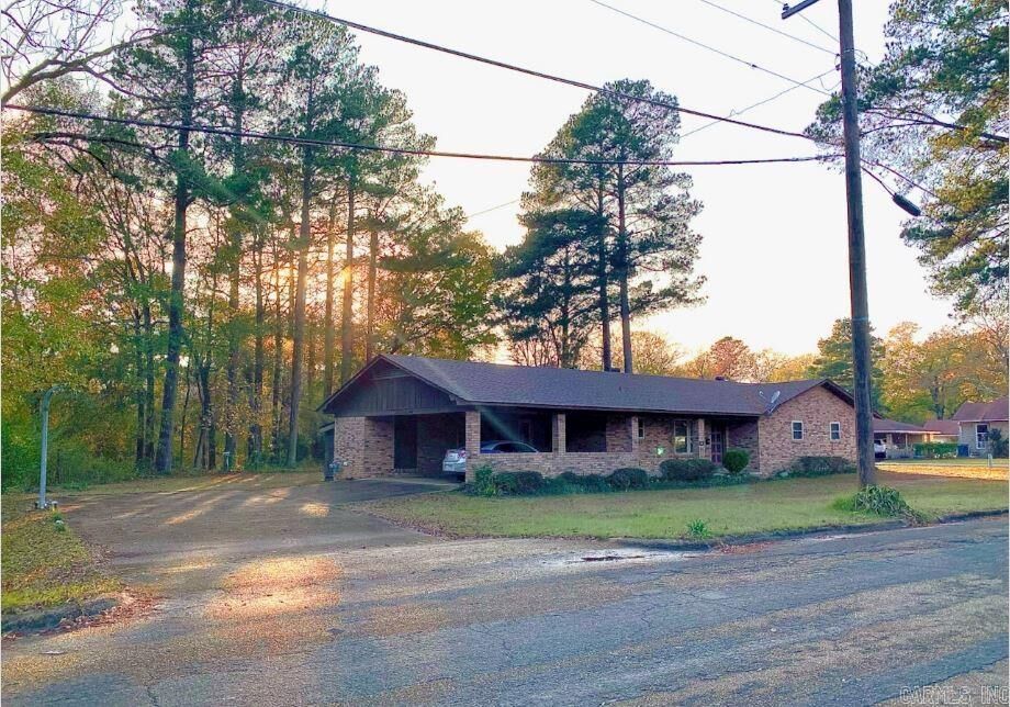 Property Photo:  447 Pierce Street  AR 71701 