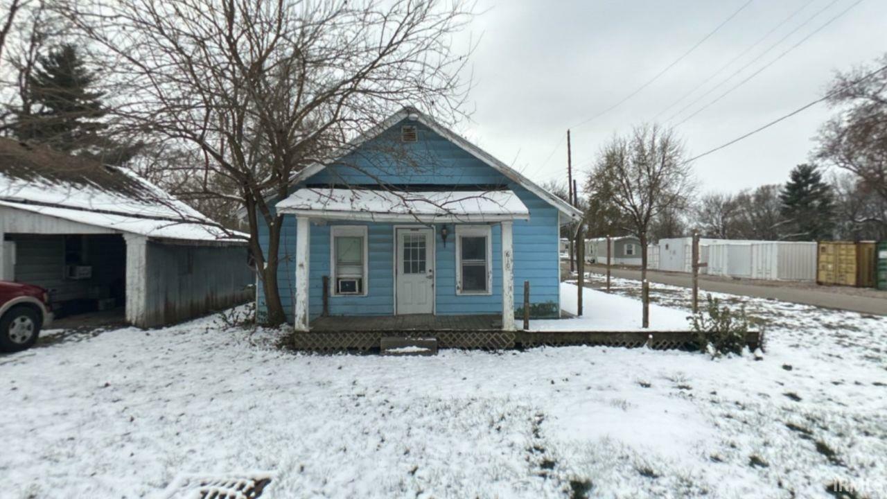 Property Photo:  610 W Main Street  IN 47649-9087 