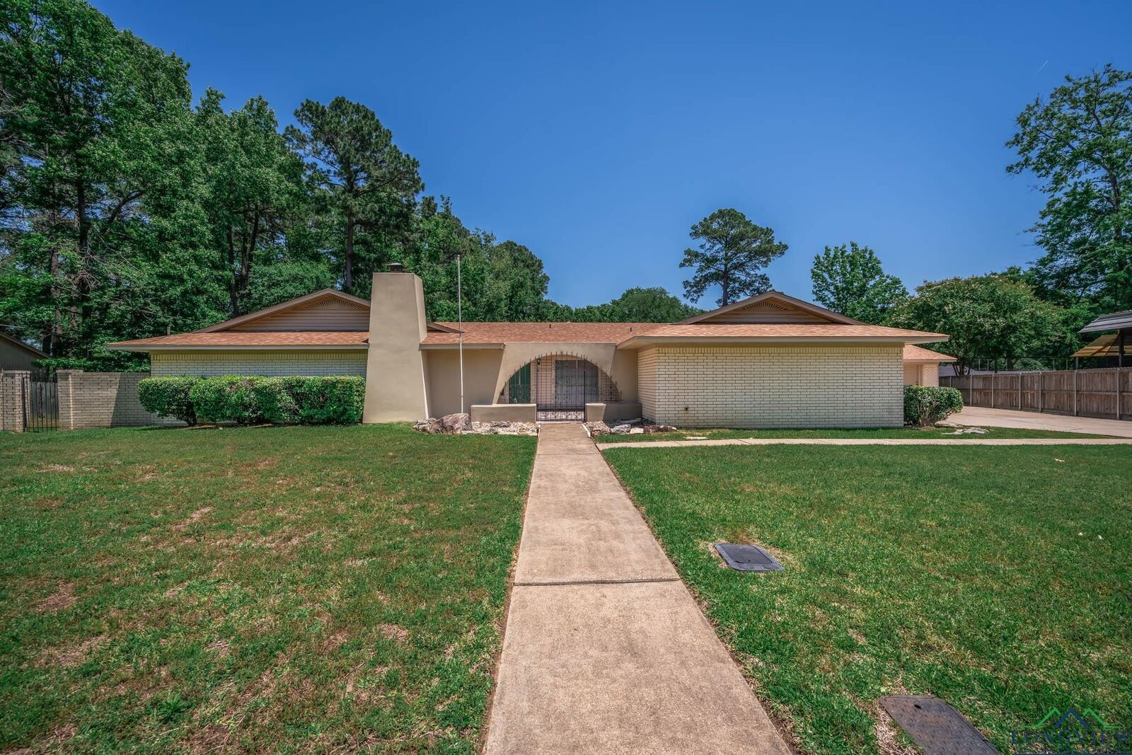 Property Photo:  303 Ramblewood Pl  TX 75605 