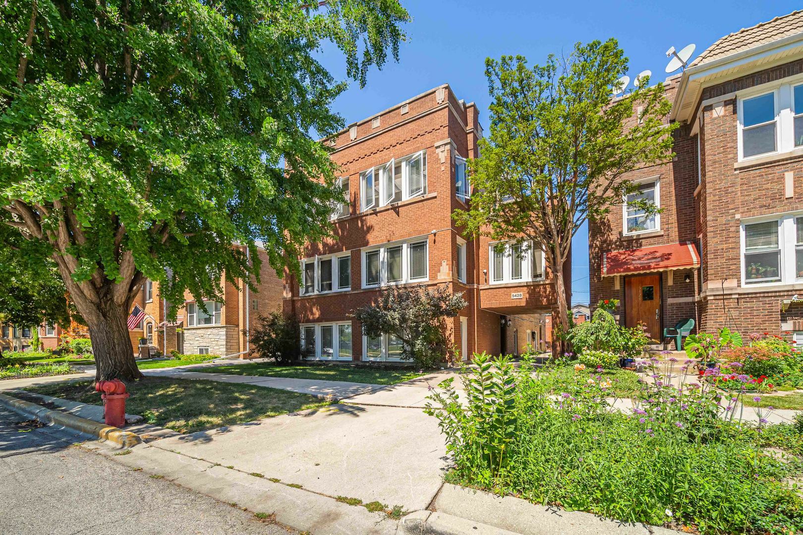 Property Photo:  5428 W Berteau Avenue 2  IL 60641 