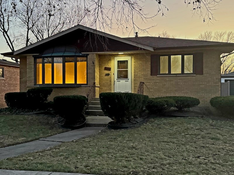 10016 Minnick Avenue  Oak Lawn IL 60453 photo