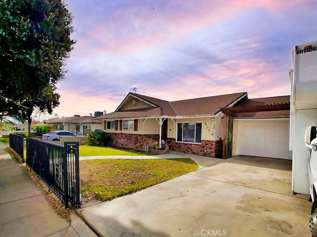 Property Photo:  9158 Alder Avenue  CA 92335 
