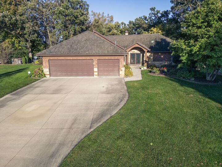 Property Photo: 1516 Bay Oaks Drive MN 56007