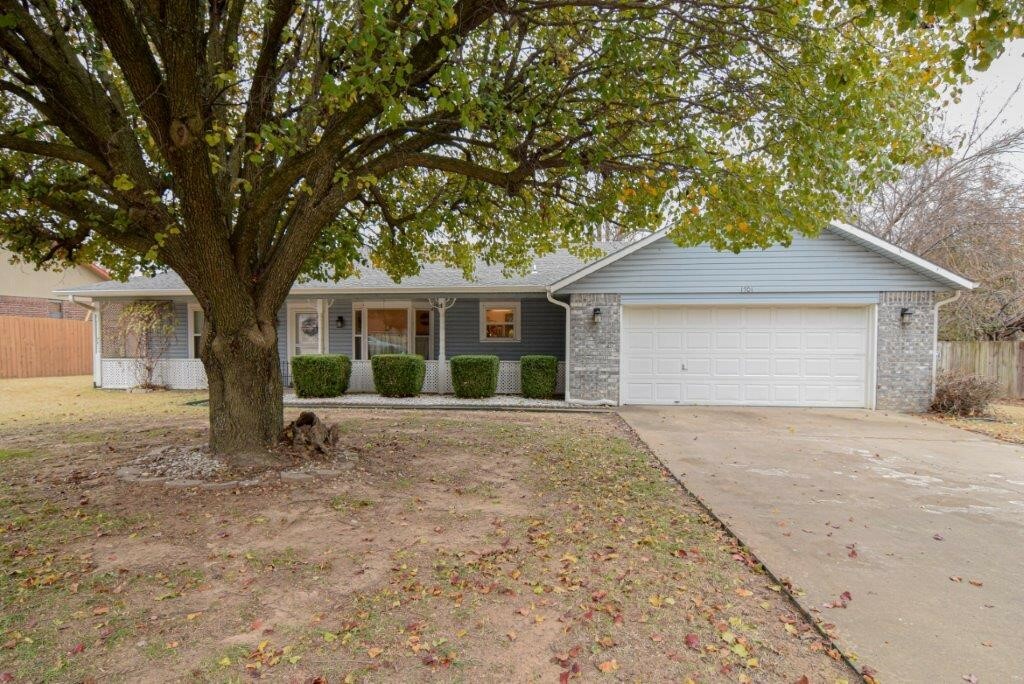 Property Photo:  1701 Amy Circle  AR 72762 