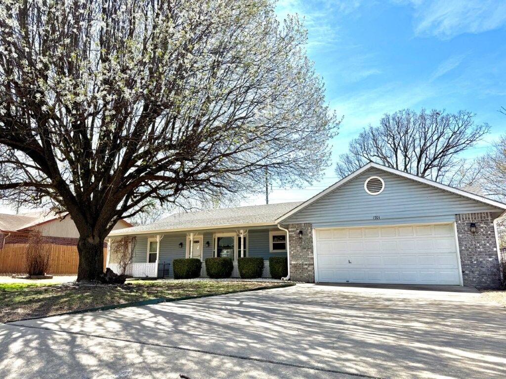 Property Photo: 1701 Amy Circle AR 72762