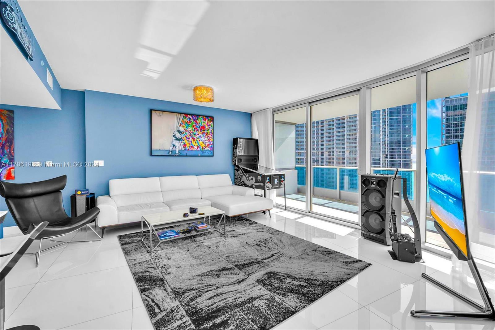 Property Photo:  200 Biscayne Boulevard Way 4202  FL 33131 