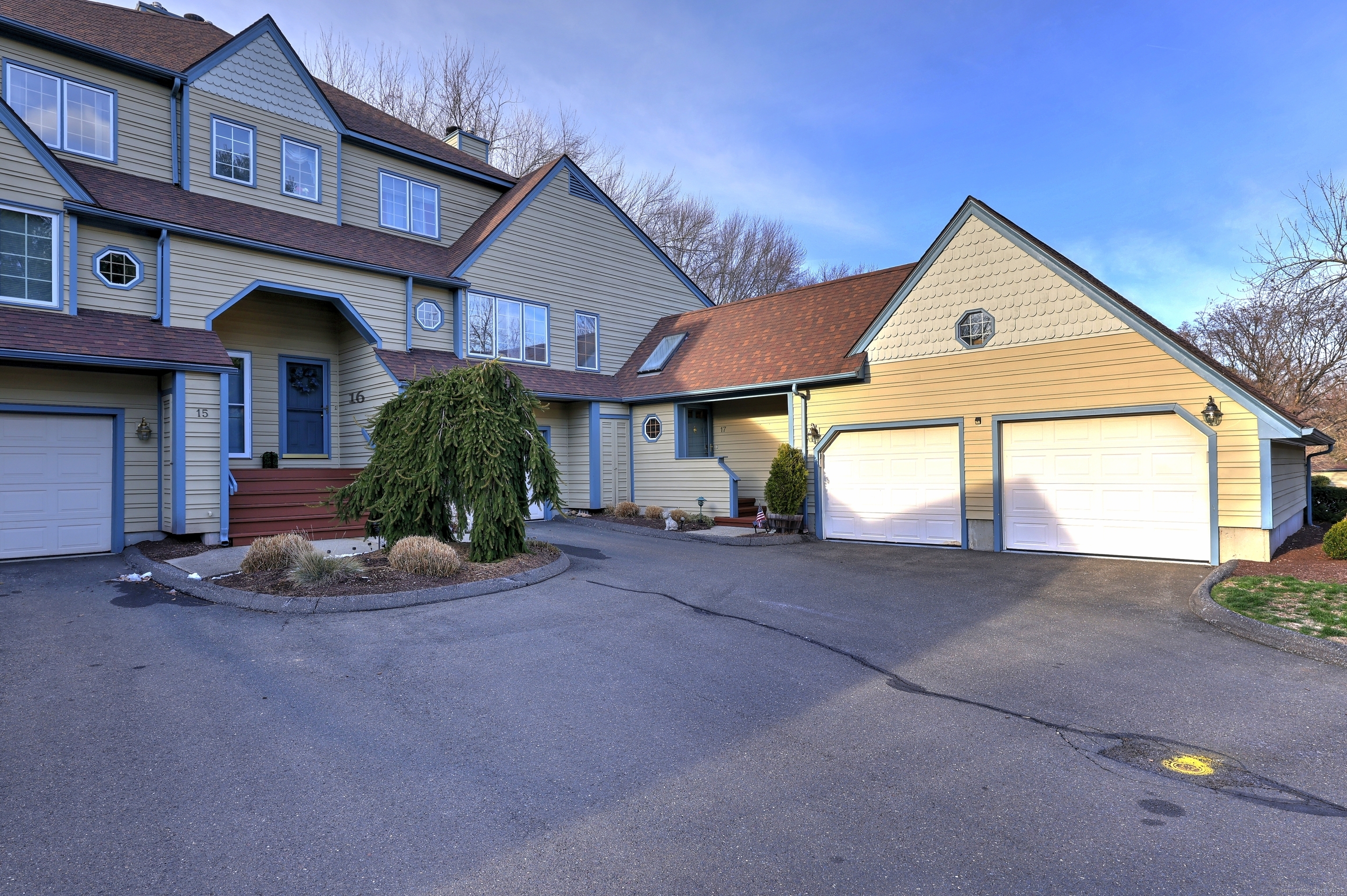 Property Photo:  16 L Hermitage Drive 16  CT 06484 